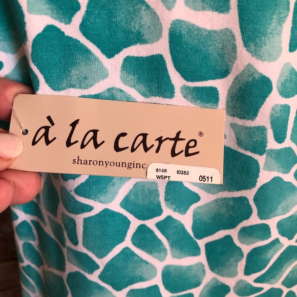 Turquoise Animal print active top - Picture 3 of 5